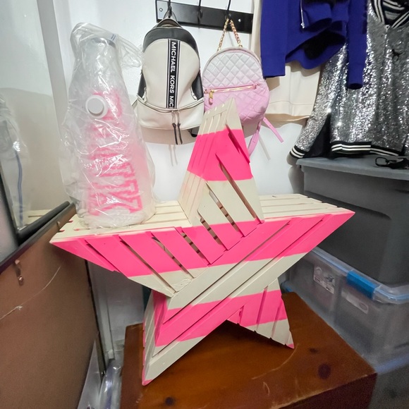 Meet your Posher, Sarah - Picture 1 of 16